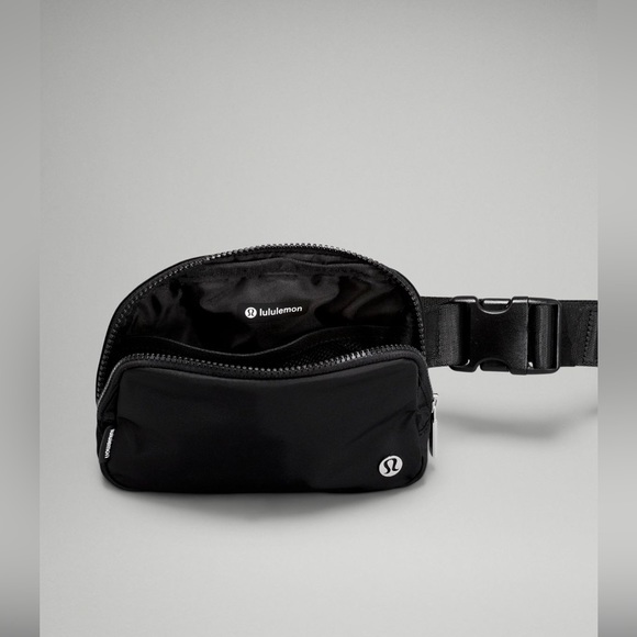 BNWT Lululemon Everywhere Belt Bag Black 1 Litre - Picture 4 of 10